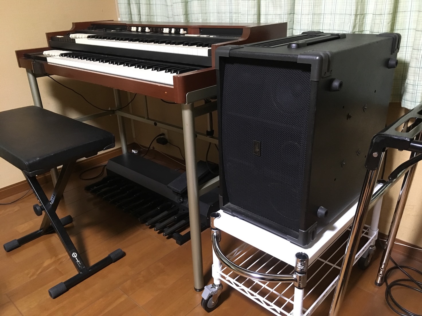 Hammond XK-3 Evolution（左）と Leslie 2101mk2（右）