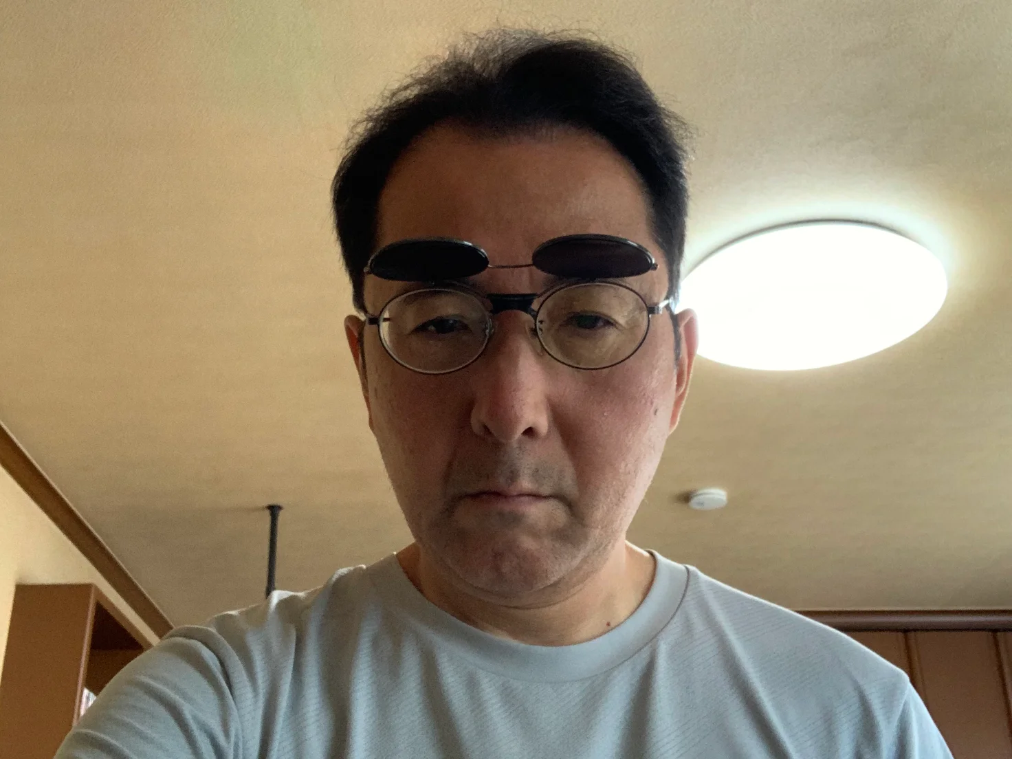 着用したところ。もう20年以上前に作ったもので、当時から視力も落ちてるはずなのだが、なぜかこれが一番見やすい。謎